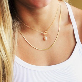The Silver Wren Pia Toggle & Pearl Necklace: Gold / 16 inch