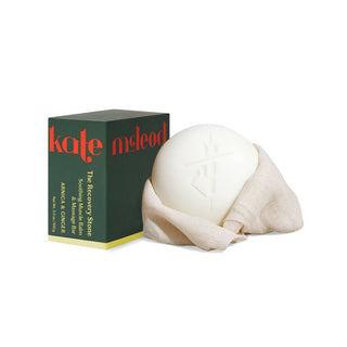 This gently warming muscle balm by Kate McLeod soothes soreness and melts away stress with a powerhouse blend of comforting arnica, invigorating ginger, and relaxing vanilla. Skin-softening solid melts into a luxurious body oil and deeply nourishes dry skin for the ultimate post-workout indulgence.
