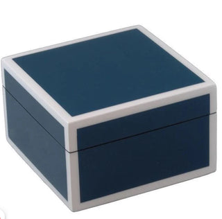 Lacquer finish square box with lid by Pacific Connections.
Dimensions (in):5"x5"x3"H