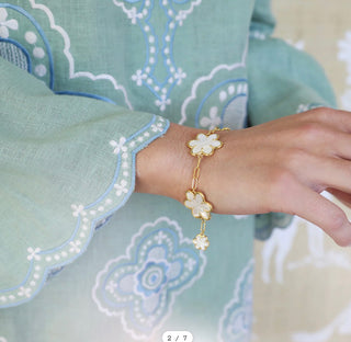 14k gold dipped Eadie oversized bracelet by Asha with mother of pearl flower stations and CZ center stones.
adjustable length 6.75"-7.5"