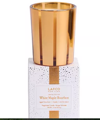 Lafco Votive candle 1.9oz
The enveloping aroma of a quiet winter evening curled up by the fire is created by mixing the essence of barrel-aged bourbon with white maple wood and sensual vanilla bean. An intoxicating gourmand scent for a decadent ambiance.